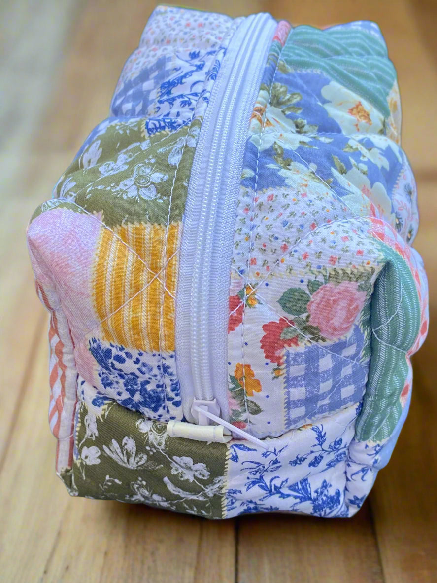 Vintage Picnic Makeup Bag