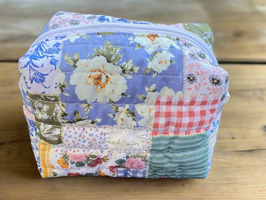 Vintage Picnic Medium Makeup bag